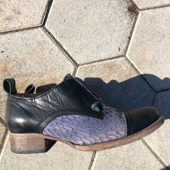 ❤️Freebird by Steven Mabel Croc Leather Blue Black Loafers Size 7