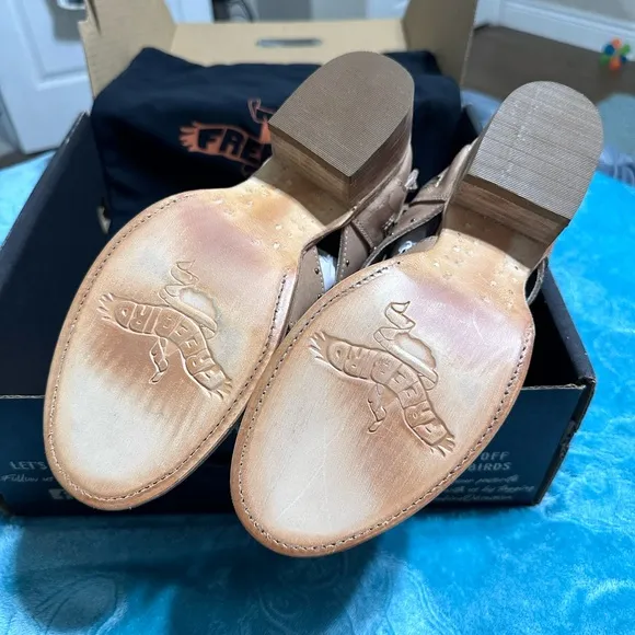 Freebird GHOST leather tan sandal size 9 NEW IN BOX