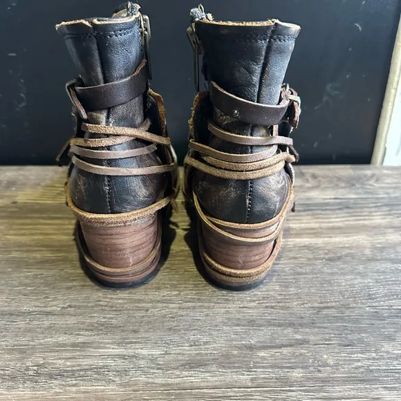 Freebird Womens Crue Grey Multi Leather Ankle Boots sz 7