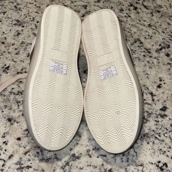 Frye &amp; Co. Hallie Low Suede Casual Sneakers Cream / Gold Women's Size 6
