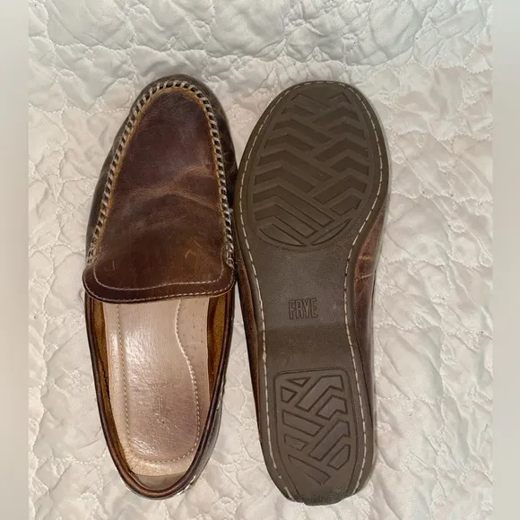 Frye &quot;Lewis Venetian&quot; Burnished Brown Driver Loafers in Size 9