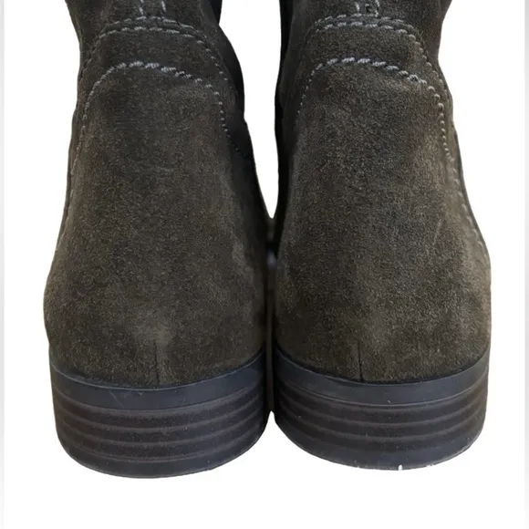 FRYE AND CO. Sara shortie brown suede slip on ankle boots wmns SZ 6