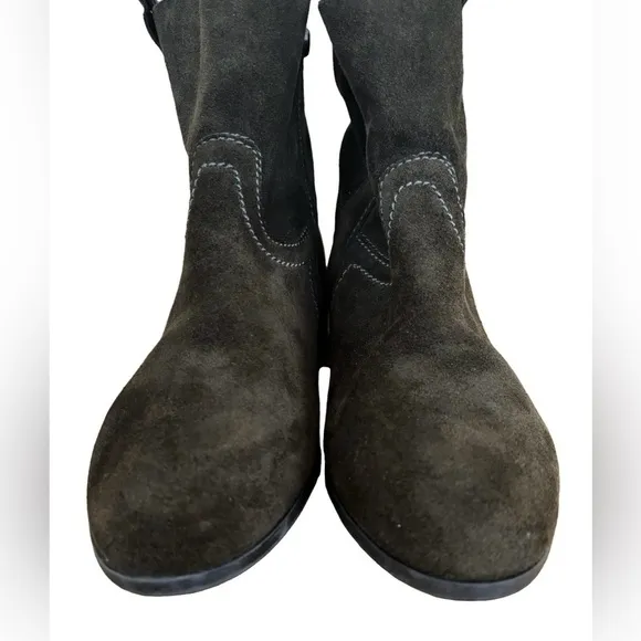 FRYE AND CO. Sara shortie brown suede slip on ankle boots wmns SZ 6