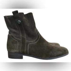 FRYE AND CO. Sara shortie brown suede slip on ankle boots wmns SZ 6