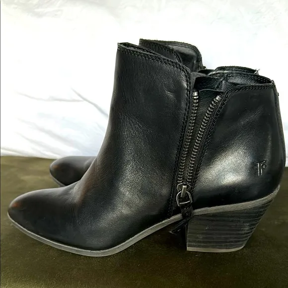 Frye black leather ankle boots size 8.5