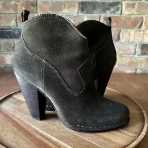 Frye Boots Womens 8.5M Madeline Short Bootie Brown Suede Zip Heel Western Shoe
