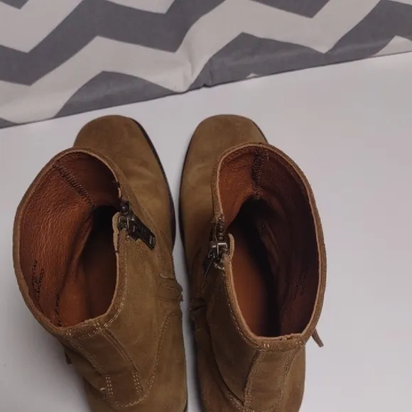 Frye Brown Ankle Boots with Suede Material and Side Zipper