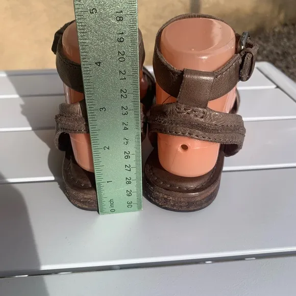 Frye brown leather flat sandals with straps size 6.5M