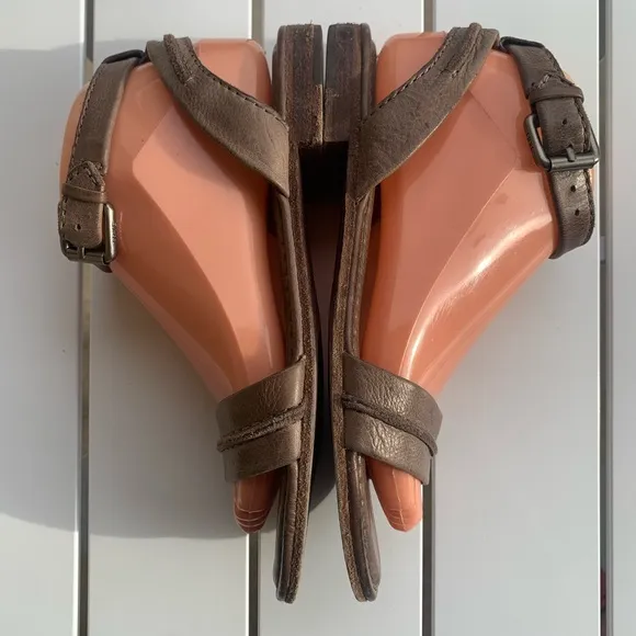 Frye brown leather flat sandals with straps size 6.5M