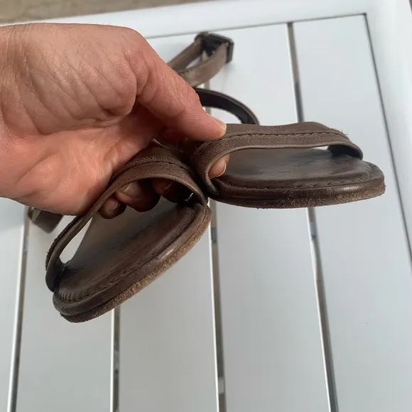 Frye brown leather flat sandals with straps size 6.5M