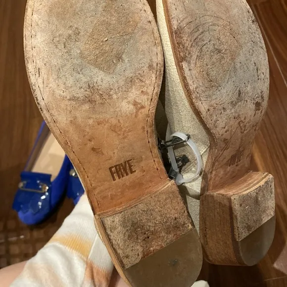 FRYE / Carson Piping ivory nubuck low heel ankle booties 8.5