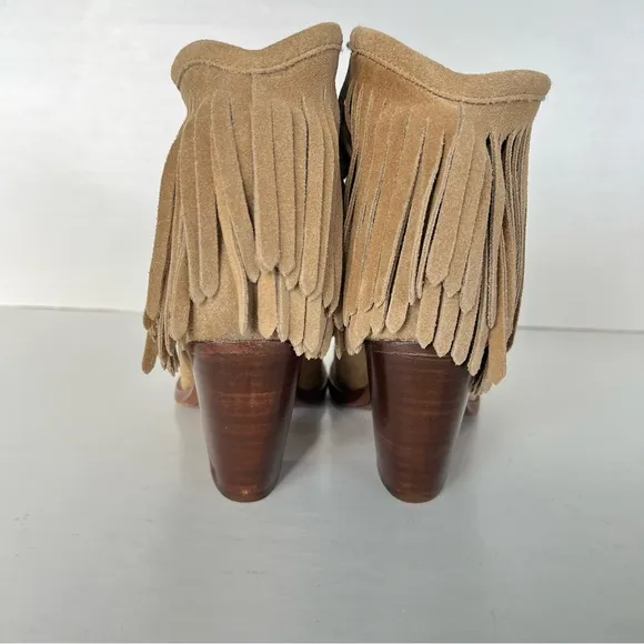 FRYE LLana Beige Suede Fringed Cowboy Western Style Pull On Ankle Boots Sz 7 B