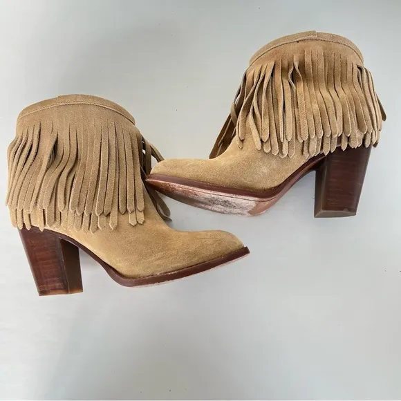 FRYE LLana Beige Suede Fringed Cowboy Western Style Pull On Ankle Boots Sz 7 B