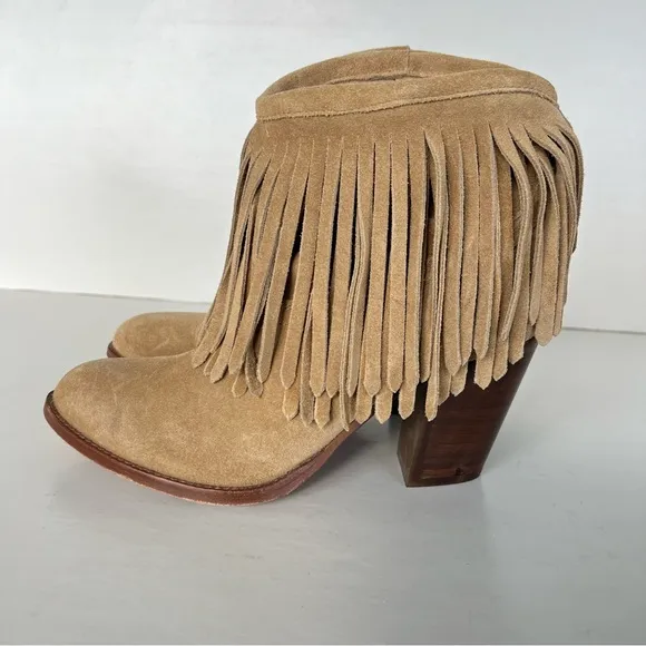 FRYE LLana Beige Suede Fringed Cowboy Western Style Pull On Ankle Boots Sz 7 B