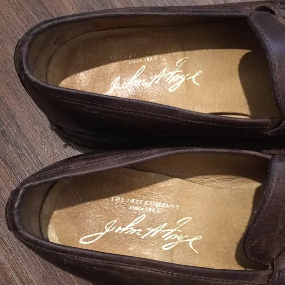 FRYE Mens Brown Leather Loafers. Like New