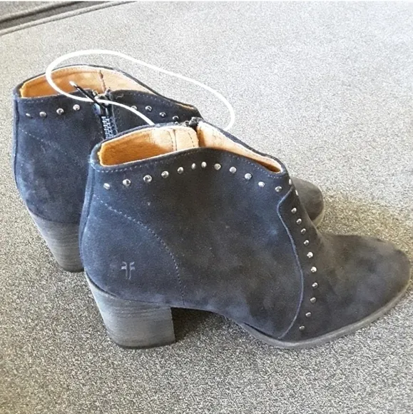 Frye | NWT Studded Suede booties boots Black 6.5