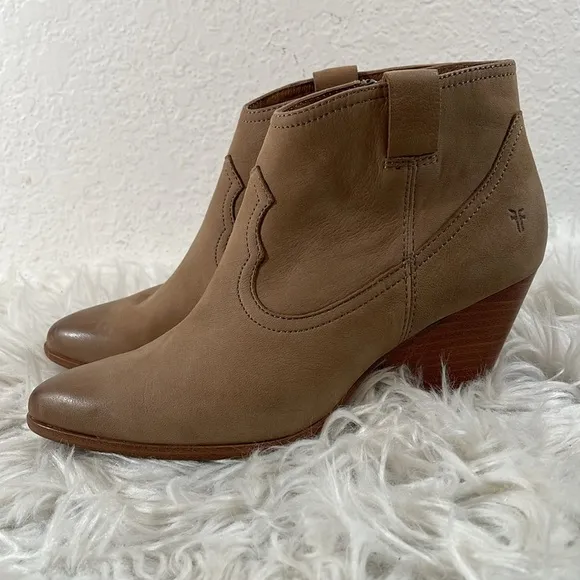 FRYE Reina Bootie 79258 Leather Brown Nubuck Slip On Ankle Booties Boots Sz 8.5