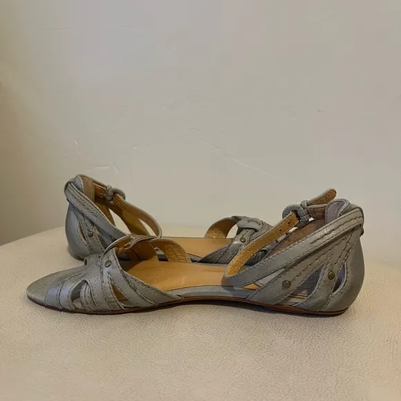 FRYE Vanessa Woven Gray Distressed Leather Flat Sandals Women’s Size 6
