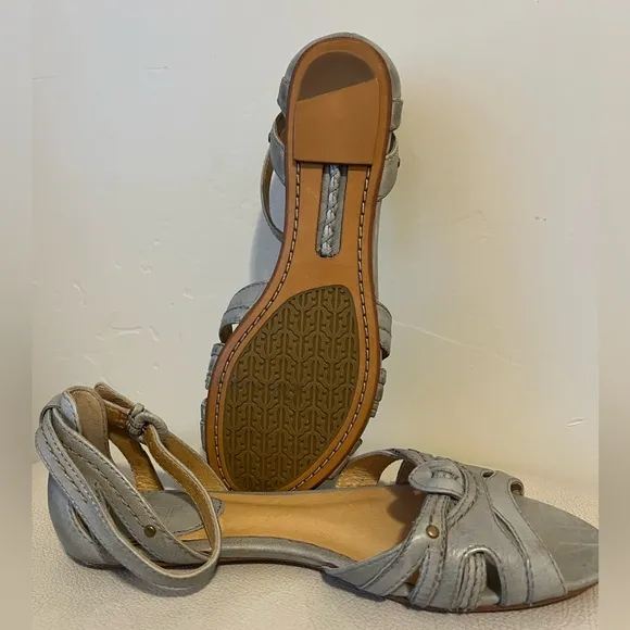 FRYE Vanessa Woven Gray Distressed Leather Flat Sandals Women’s Size 6