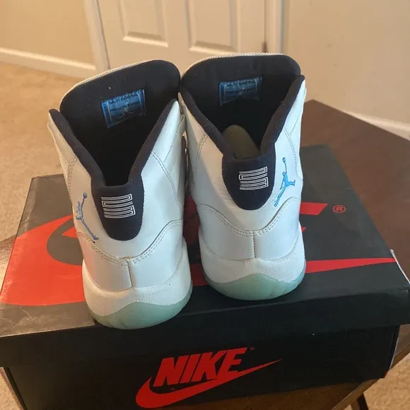 Gently worn Jordan 11 Retro Columbia Size 5Y