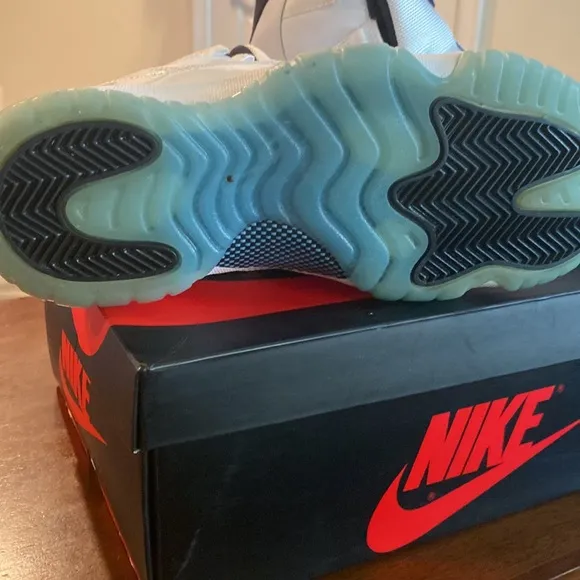 Gently worn Jordan 11 Retro Columbia Size 5Y