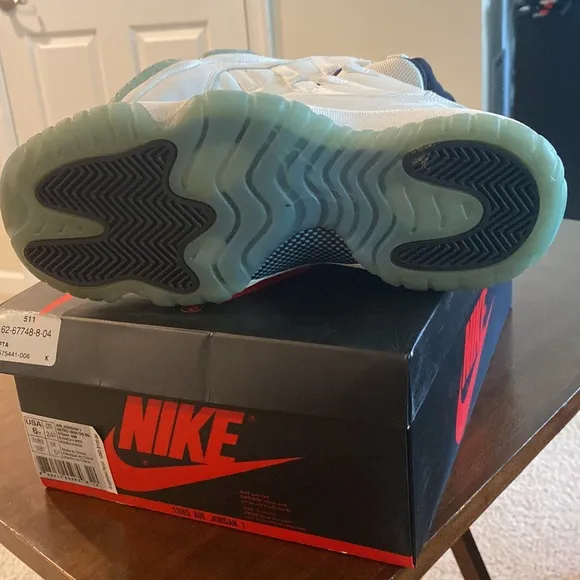 Gently worn Jordan 11 Retro Columbia Size 5Y