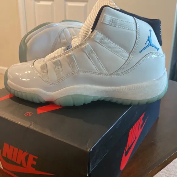 Gently worn Jordan 11 Retro Columbia Size 5Y