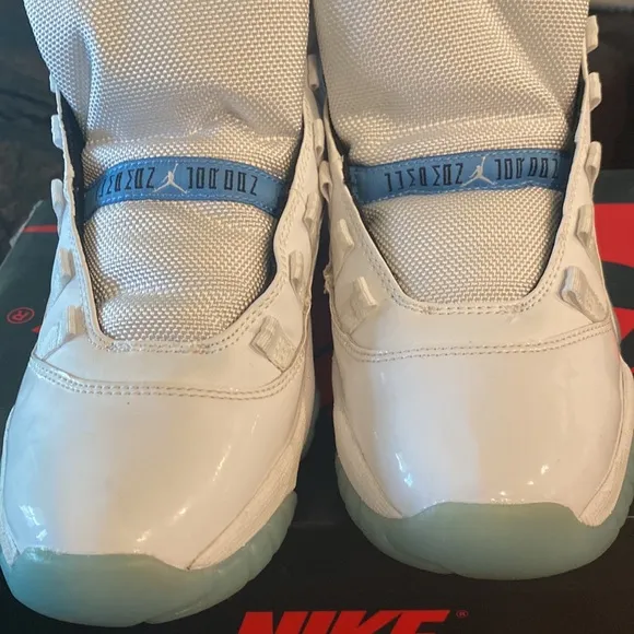 Gently worn Jordan 11 Retro Columbia Size 5Y