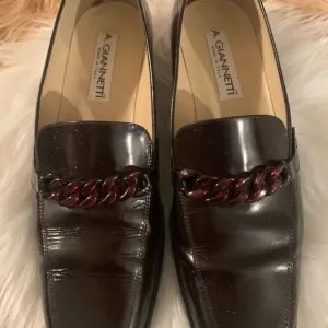 GIANNETTI BROWN LEATHER LOAFERS.