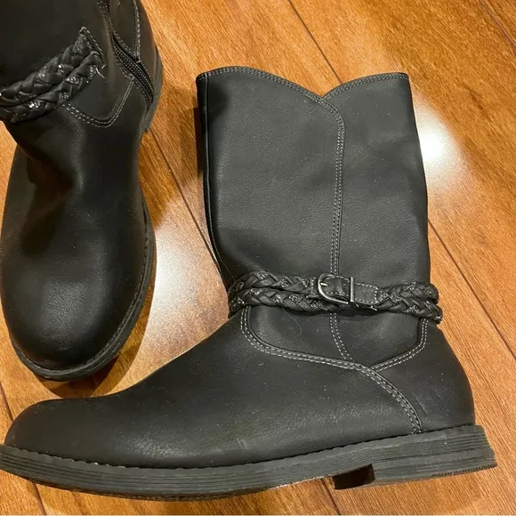Girl’s Size 4 Black Leather Boots