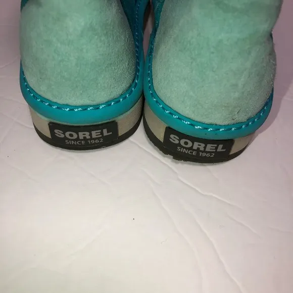 Girls sorel newbie teal suede boots size 12 kids