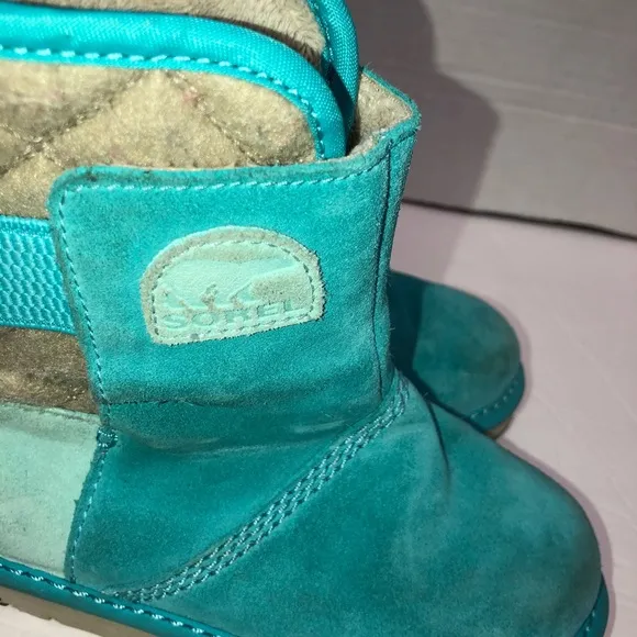 Girls sorel newbie teal suede boots size 12 kids