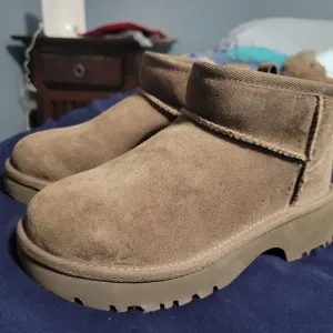 Girls Ugg Boots Size 13 Kids Tan Suede Boots