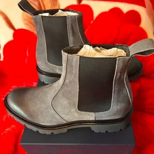 Good Man Brand Distressed Charcoal Suede Chelsea Lug Boots, Size 7