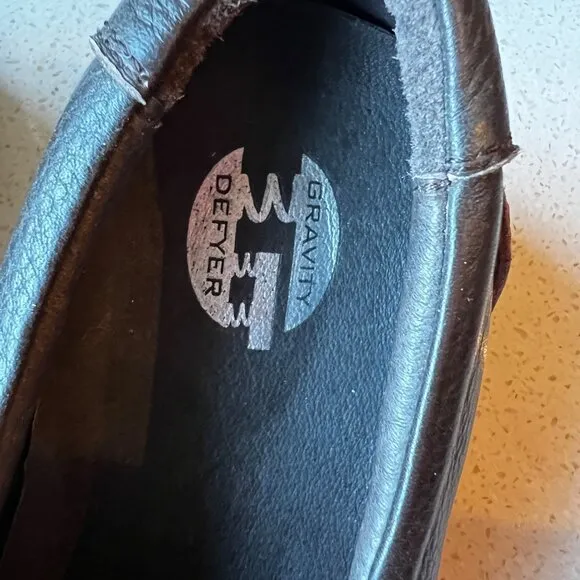 Gravity Defyer Men’s Size 11.5 Loafers Brown Pebble Finish EUC Leather Pig Skin