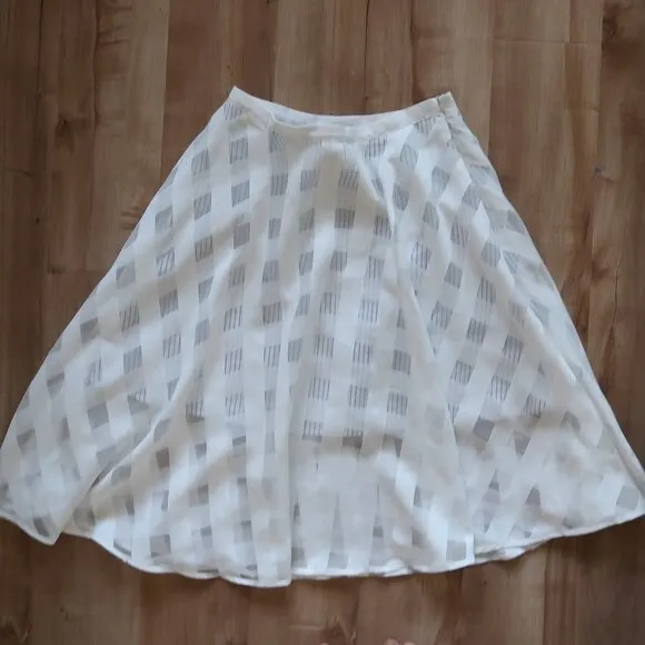 Greylin White Circle Knee-length Skirt