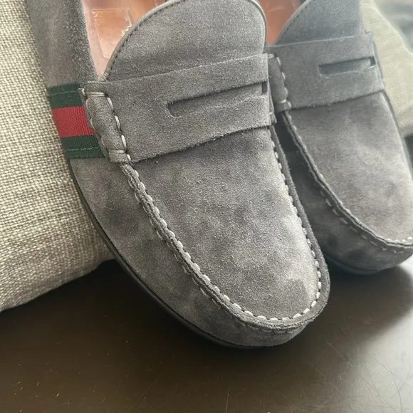 Gucci Gray and Red Loafers with Classic Design