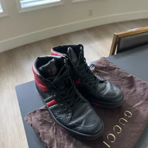 Gucci Men's Black and Red High-Top Sneakers 8.5