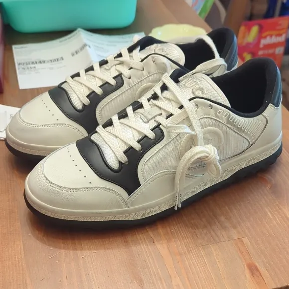 Gucci White and Black Sneakers Retro-Inspired Design