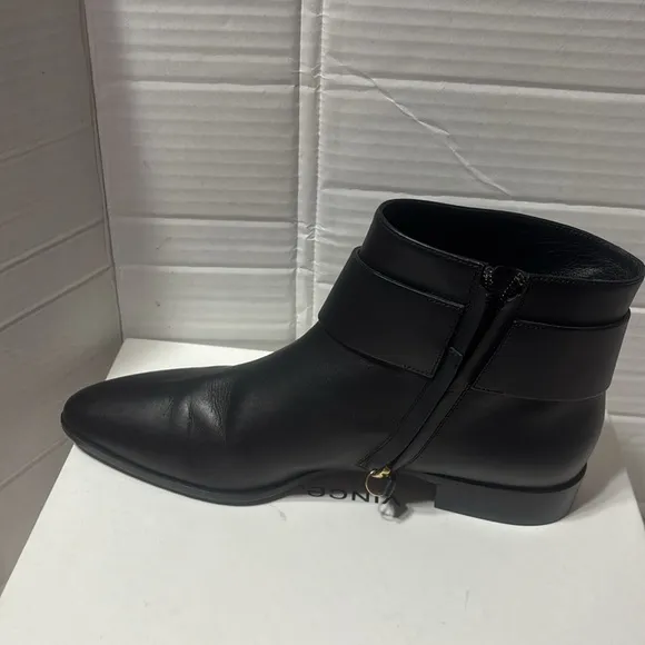 Guiseppe Zanotti Black Ankle Boots with Gold Accent scud and side zipper. EUC