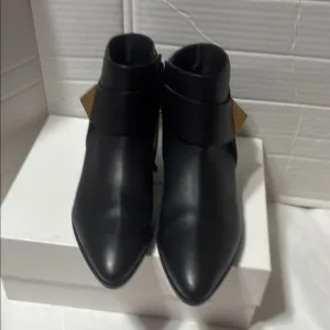 Guiseppe Zanotti Black Ankle Boots with Gold Accent scud and side zipper. EUC