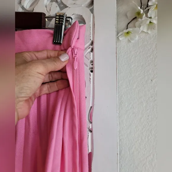 H&amp;M HOT PINK A-LINE PLEATED SIDE ZIPPER MIDI SKIRT WOMEN'S SIZE 8