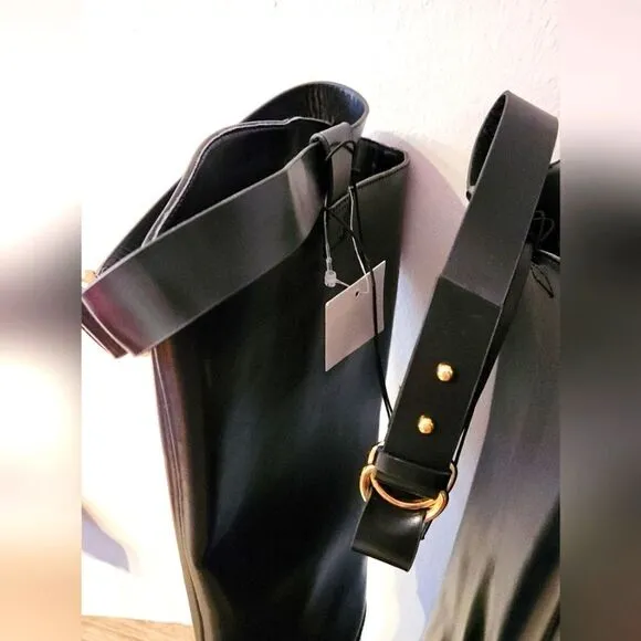 H&amp;M  WOMEN'S RIDING BOOTS BY CLASSIC RIDING  ARE FASTENED WITH A CONVENIT ZIPPER