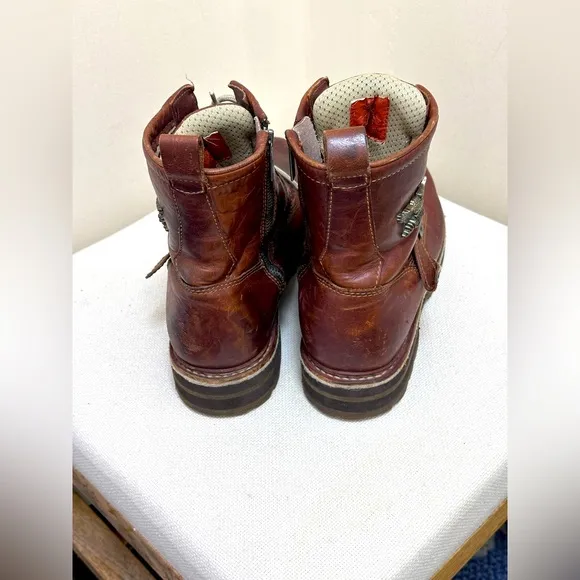 HARLEY DAVIDSON MEN'S LEATHER BOOTS- scuffs on leather (see pics) overall GREAT!