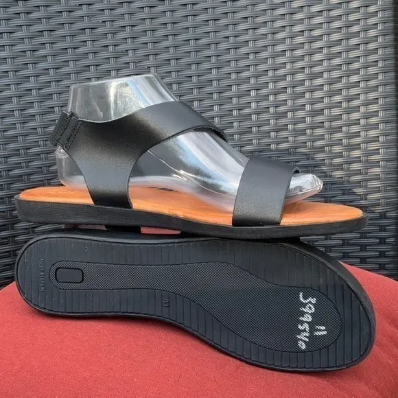 Hee Leather‎ Asymmetrical Sandals