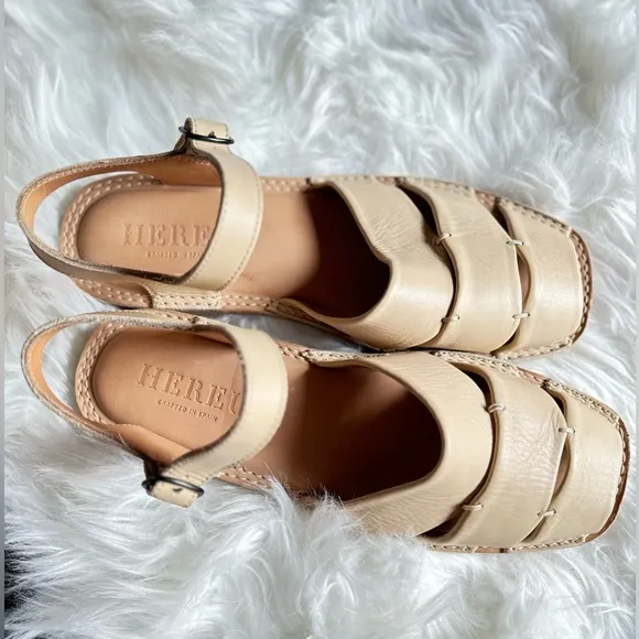 Hereu Beige Morella Flat Sandals