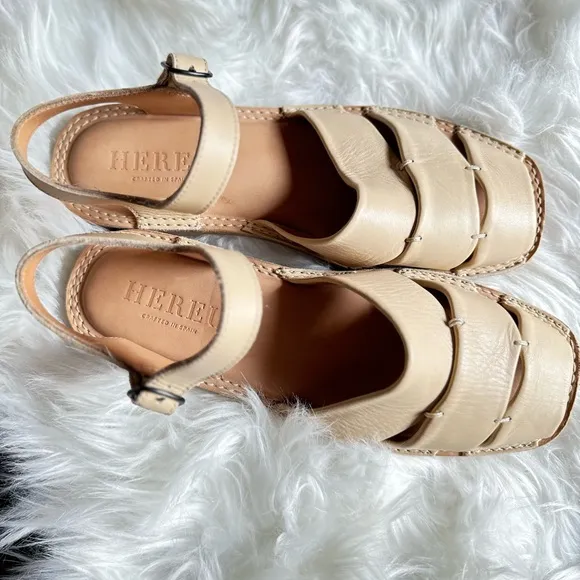 Hereu Beige Morella Flat Sandals