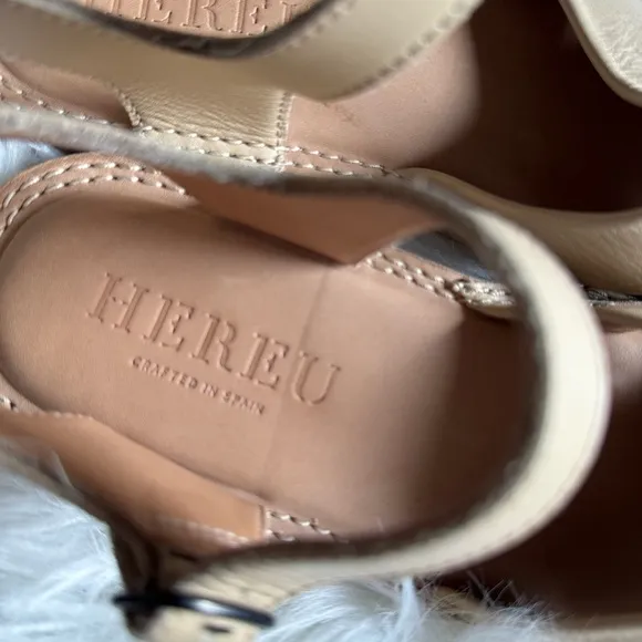 Hereu Beige Morella Flat Sandals