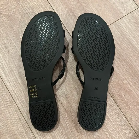 Hermes sandals in black color