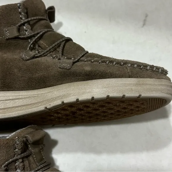Hey Dude Eloise Suede Womens Boots Size 6 Slip On Fossil Brown Moccasin Style